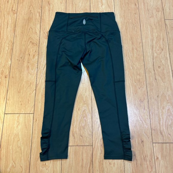 Free People Movement Out of Your League Leggings 3/4 Green Women's Size XS NWT - Picture 2 of 6